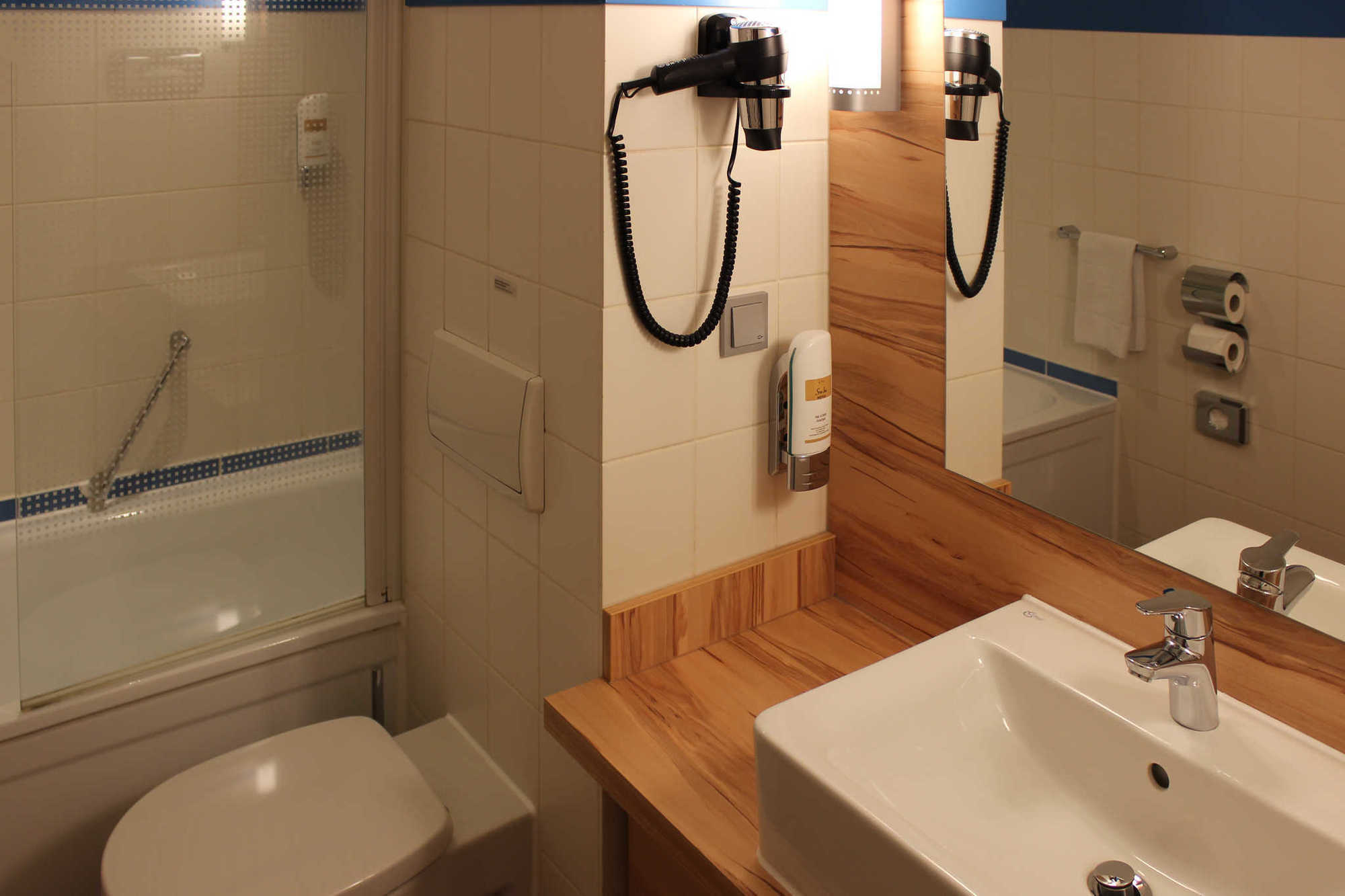 Quality Hotel, Star Inn Premium Бремен Номер фото